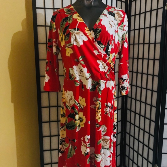 Plus Red Flower Dress - Picture 3 of 4